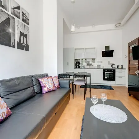 شقة Apartments Chmielna Park By Noclegi Renters