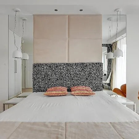 شقة Apartments Chmielna Park By Noclegi Renters