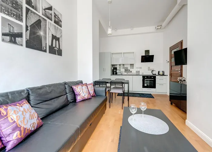 شقة Apartments Chmielna Park By Noclegi Renters