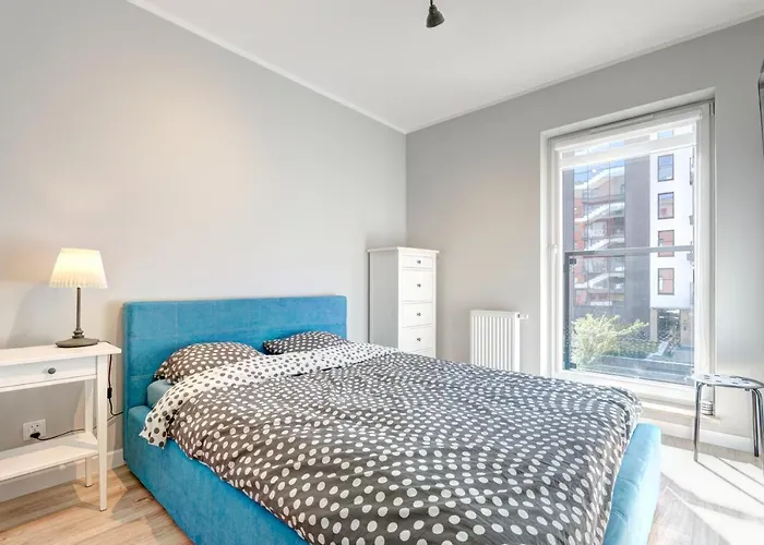 شقة Apartments Chmielna Park By Noclegi Renters