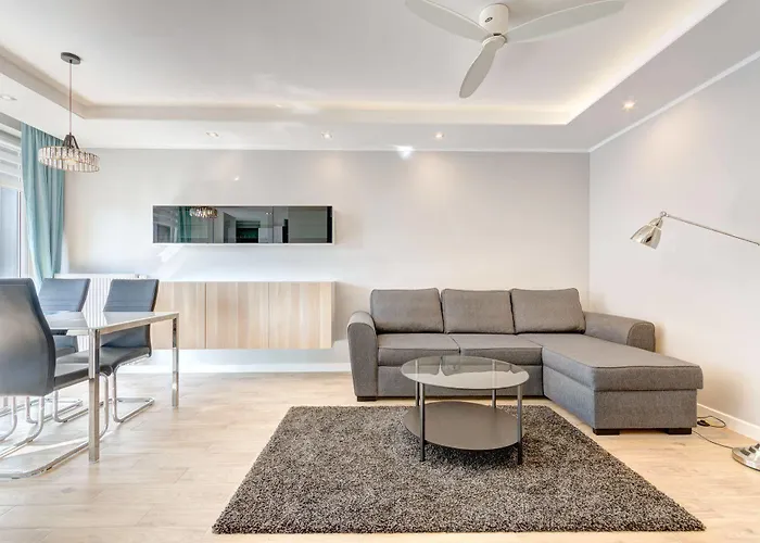 شقة Apartments Chmielna Park By Noclegi Renters