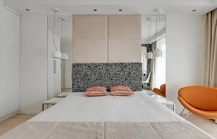 شقة Apartments Chmielna Park By Noclegi Renters