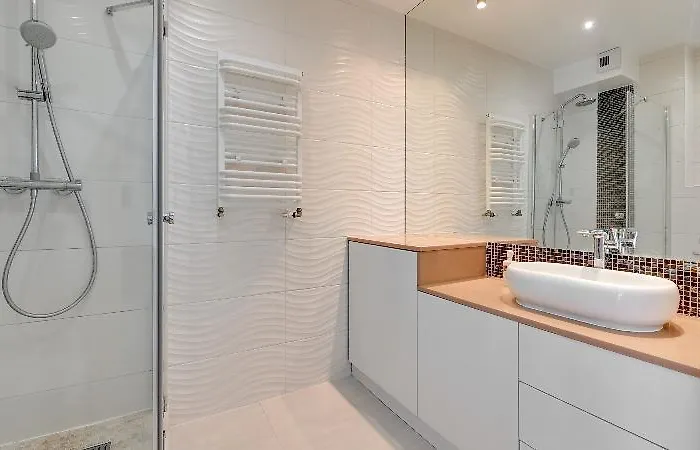 شقة Apartments Chmielna Park By Noclegi Renters